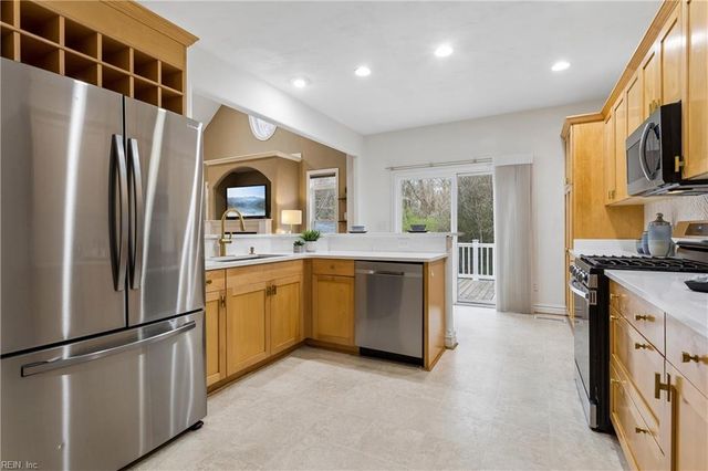 320 Riviara PL, Chesapeake, VA 23322