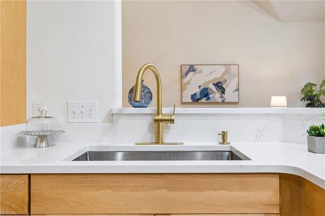 320 Riviara PL, Chesapeake, VA 23322