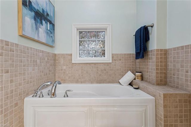 320 Riviara PL, Chesapeake, VA 23322