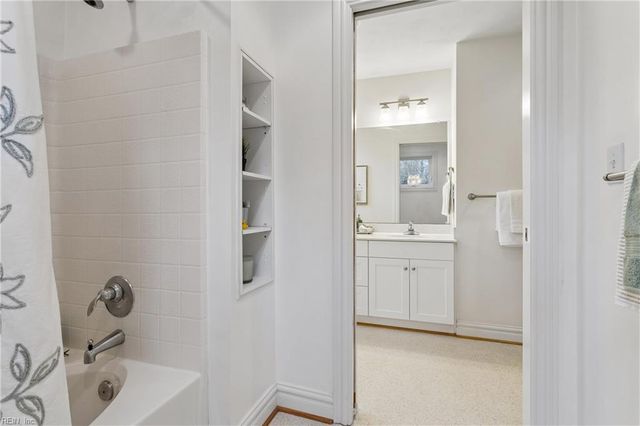 320 Riviara PL, Chesapeake, VA 23322