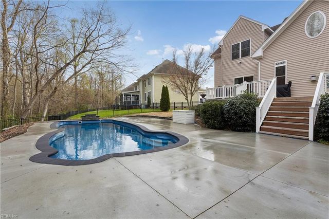 320 Riviara PL, Chesapeake, VA 23322