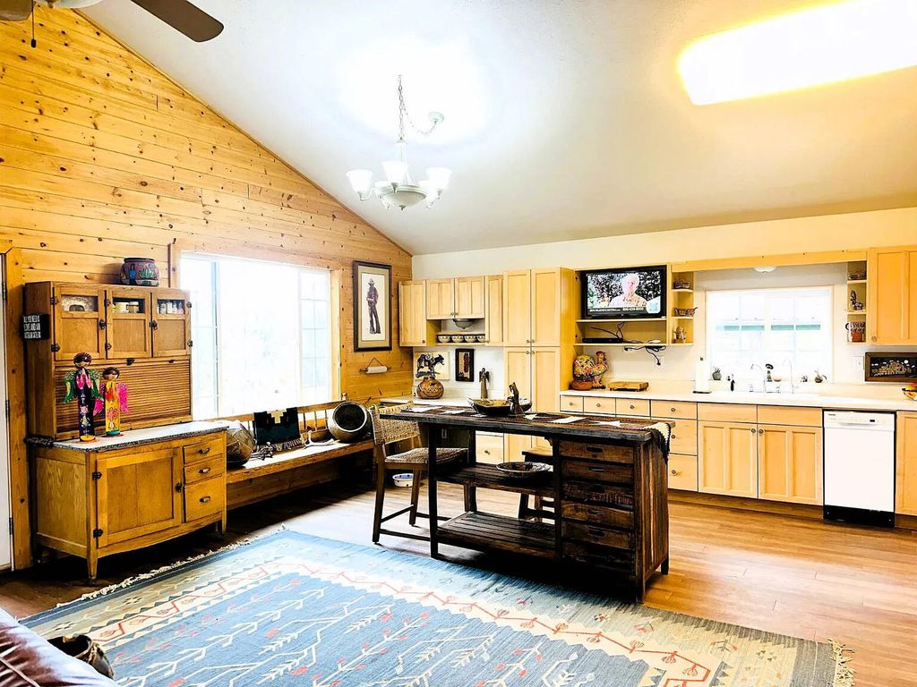 Image 21 of property listing at 37 Lasso Lane Lane, Pie Town, NM 87827