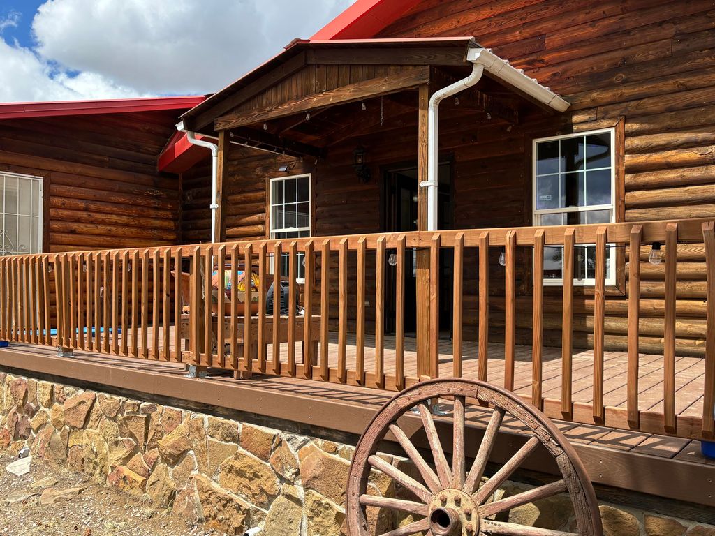 Image 6 of property listing at 37 Lasso Lane Lane, Pie Town, NM 87827