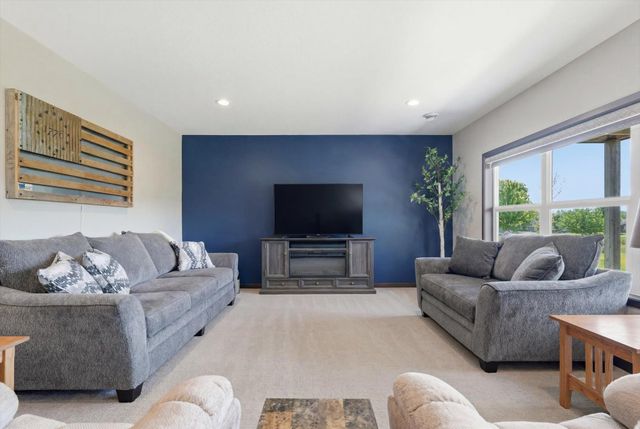 3547 Cove Point Circle NW, Prior Lake, MN 55372