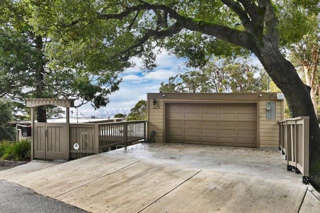 2323 Mastlands Drive, Oakland, CA 94611