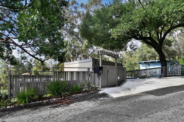 2323 Mastlands Drive, Oakland, CA 94611