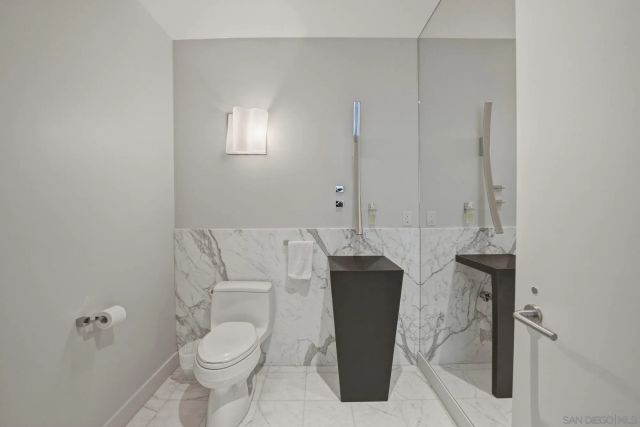1325 Pacific Hwy 3503, San Diego, CA 92101
