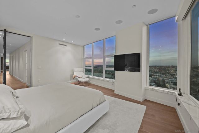 1325 Pacific Hwy 3503, San Diego, CA 92101