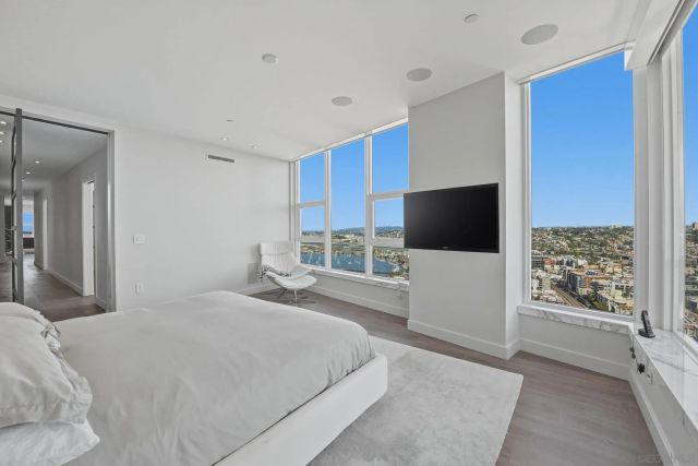 1325 Pacific Hwy 3503, San Diego, CA 92101