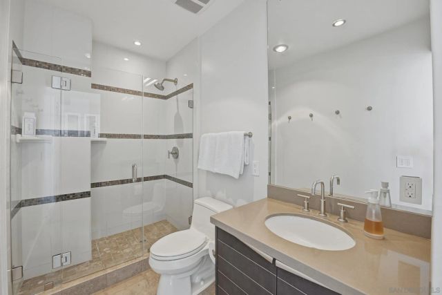 1325 Pacific Hwy 3503, San Diego, CA 92101