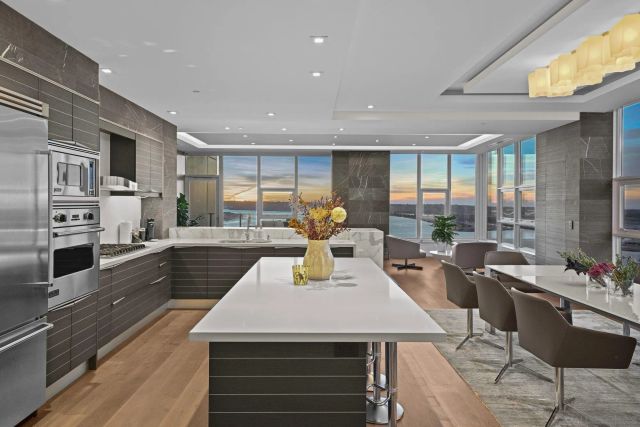 1325 Pacific Hwy 3503, San Diego, CA 92101