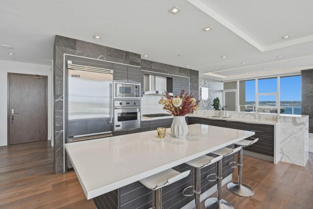 1325 Pacific Hwy 3503, San Diego, CA 92101