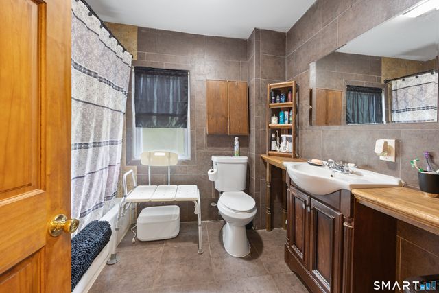 34 Wooster Avenue, Waterbury, CT 06708