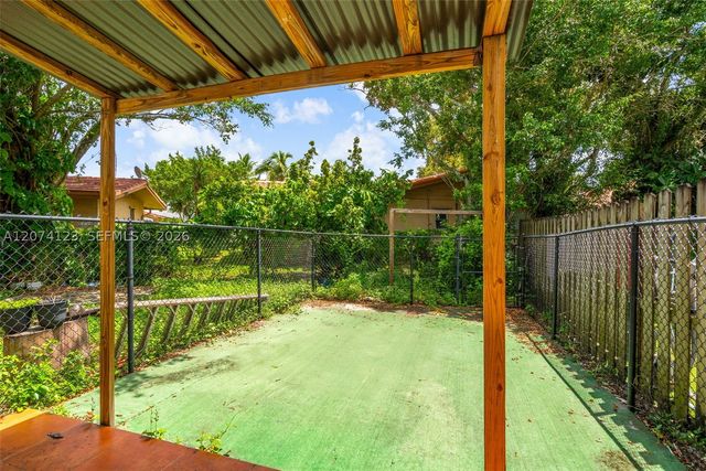 3711 Riverside Dr, Coral Springs, FL 33065
