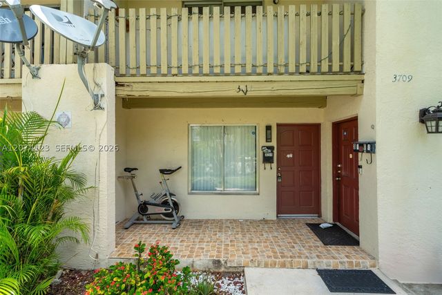 3711 Riverside Dr, Coral Springs, FL 33065