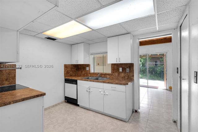 3711 Riverside Dr, Coral Springs, FL 33065