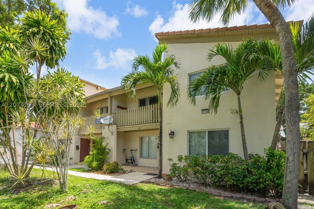 3711 Riverside Dr, Coral Springs, FL 33065