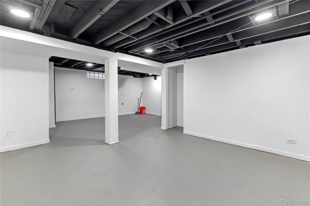 6438 Archdale Street, Detroit, MI 48228