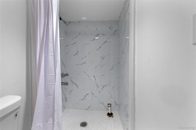 6438 Archdale Street, Detroit, MI 48228