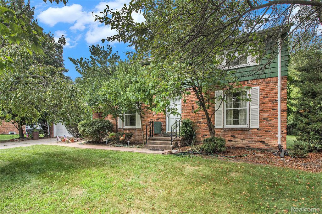 6525 Little Turkey Run, Shelby Charter Township, MI 48317