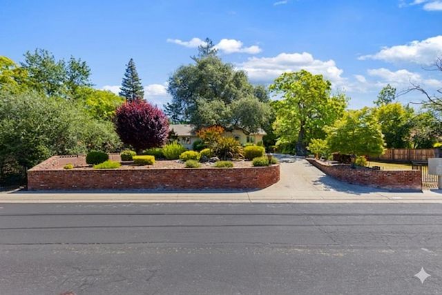 5625 Foothill Rd, Rocklin, CA 95677