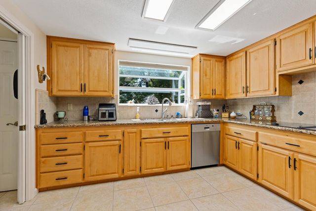 5625 Foothill Rd, Rocklin, CA 95677