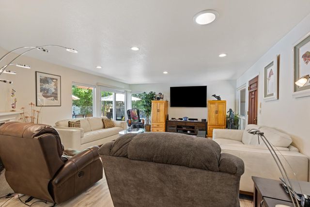 5625 Foothill Rd, Rocklin, CA 95677