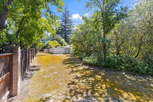 5625 Foothill Rd, Rocklin, CA 95677