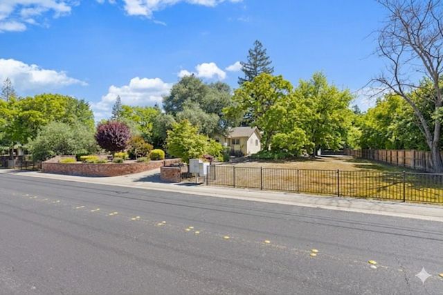 5625 Foothill Rd, Rocklin, CA 95677