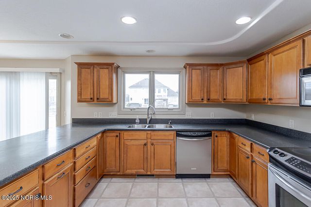 5829 Green Ivy Lane, Monclova, OH 43542