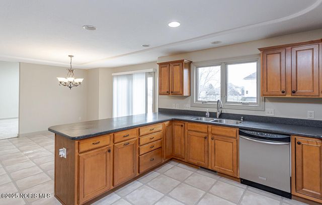 5829 Green Ivy Lane, Monclova, OH 43542