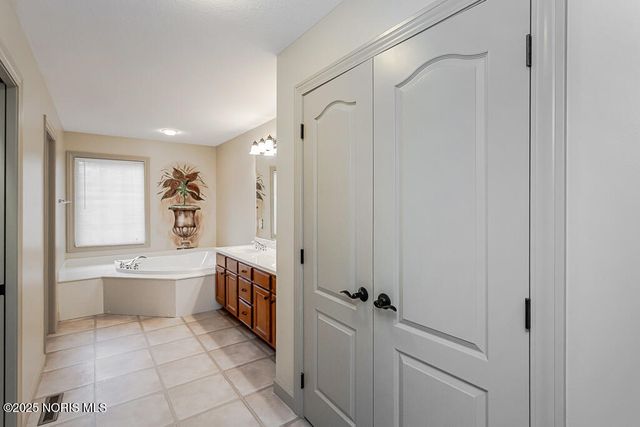 5829 Green Ivy Lane, Monclova, OH 43542