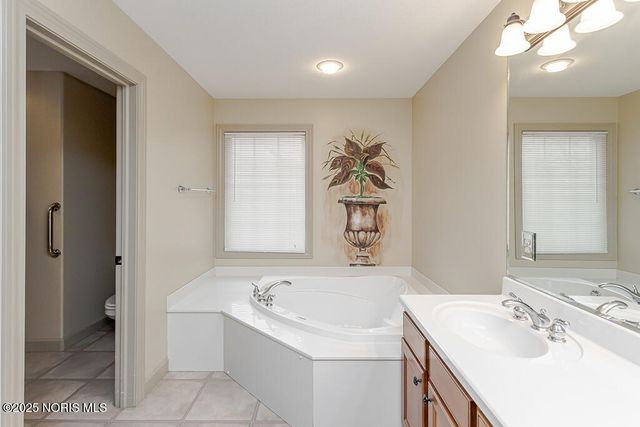 5829 Green Ivy Lane, Monclova, OH 43542