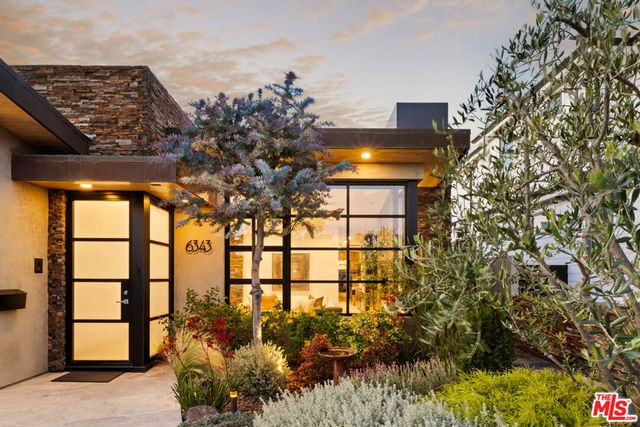 6343 W 84th Place, Los Angeles, CA 90045