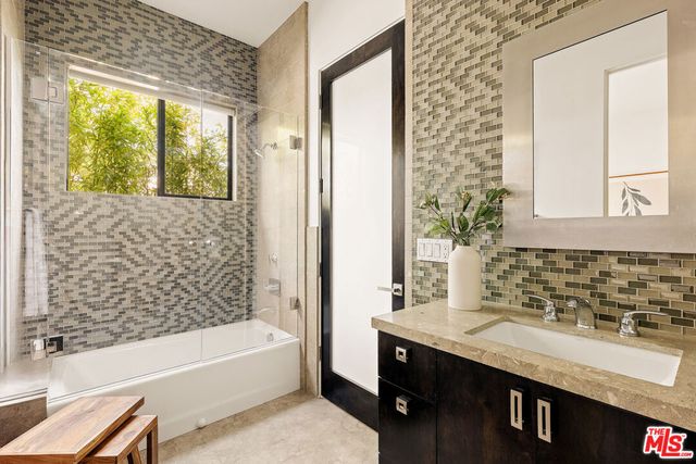 6343 W 84th Place, Los Angeles, CA 90045