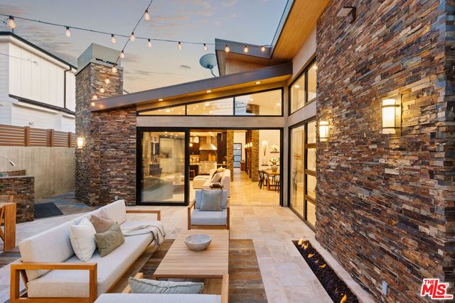 6343 W 84th Place, Los Angeles, CA 90045