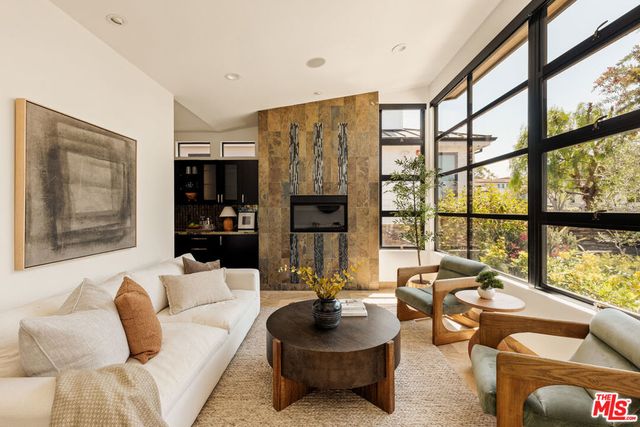 6343 W 84th Place, Los Angeles, CA 90045