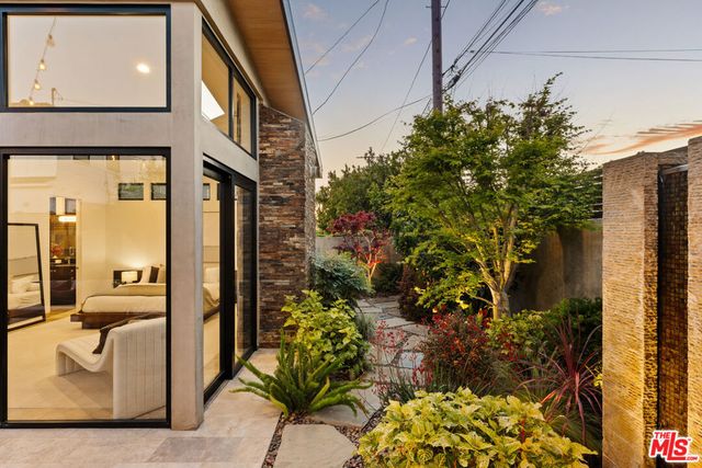 6343 W 84th Place, Los Angeles, CA 90045