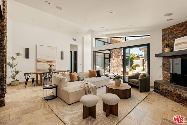 6343 W 84th Place, Los Angeles, CA 90045