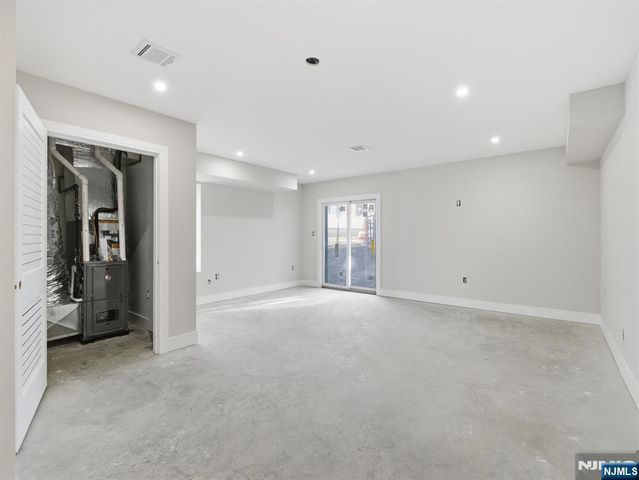 140B Weigands Lane, Secaucus, NJ 07094
