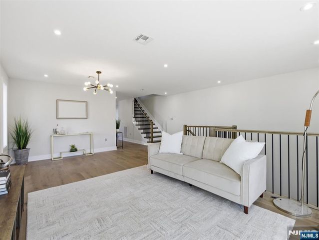 140B Weigands Lane, Secaucus, NJ 07094