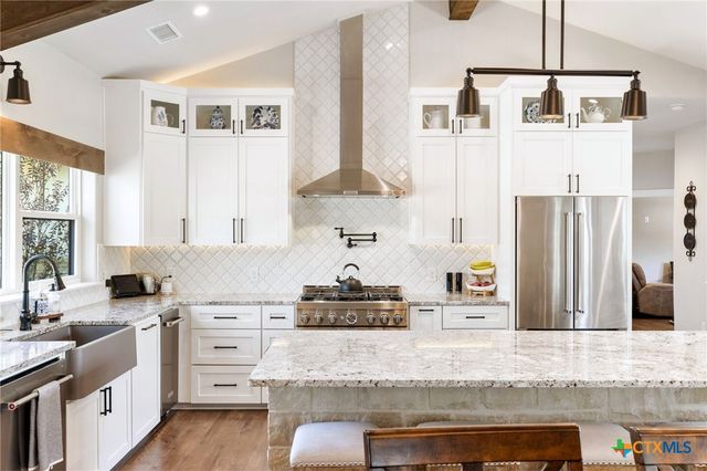 338 Morning Dew Drive, Round Mountain, TX 78663