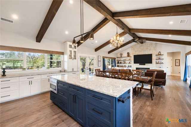 338 Morning Dew Drive, Round Mountain, TX 78663