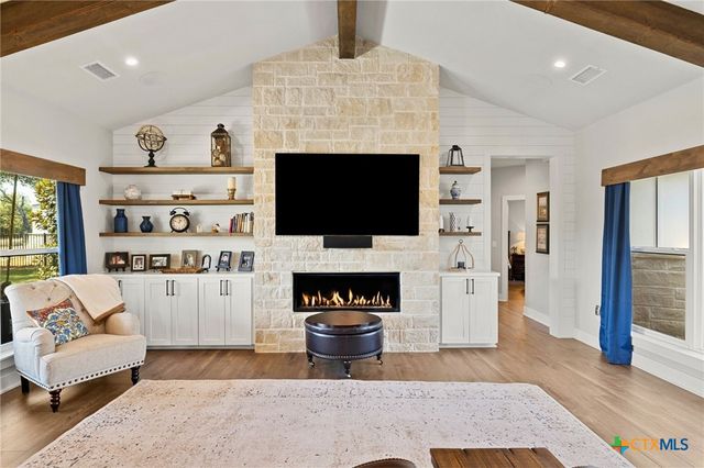 338 Morning Dew Drive, Round Mountain, TX 78663