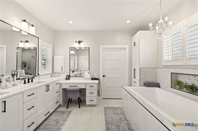 338 Morning Dew Drive, Round Mountain, TX 78663