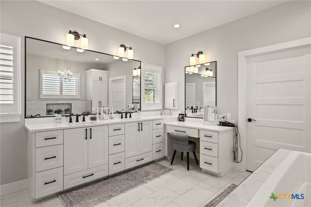 338 Morning Dew Drive, Round Mountain, TX 78663