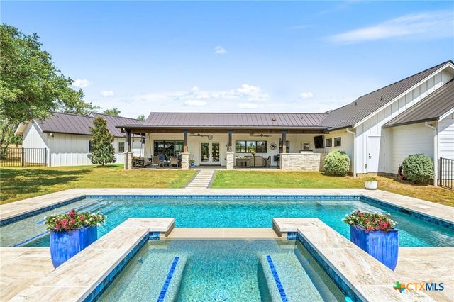 338 Morning Dew Drive, Round Mountain, TX 78663