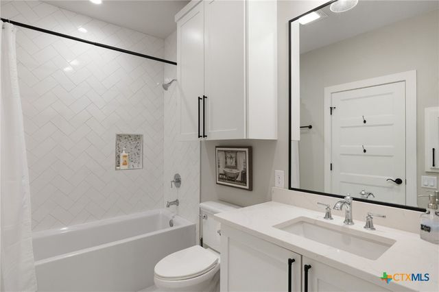 338 Morning Dew Drive, Round Mountain, TX 78663