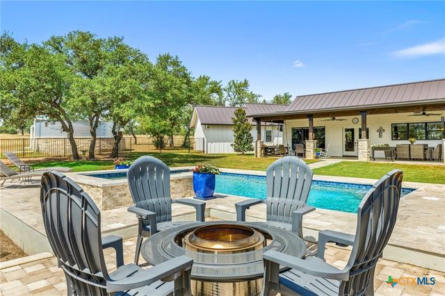 338 Morning Dew Drive, Round Mountain, TX 78663