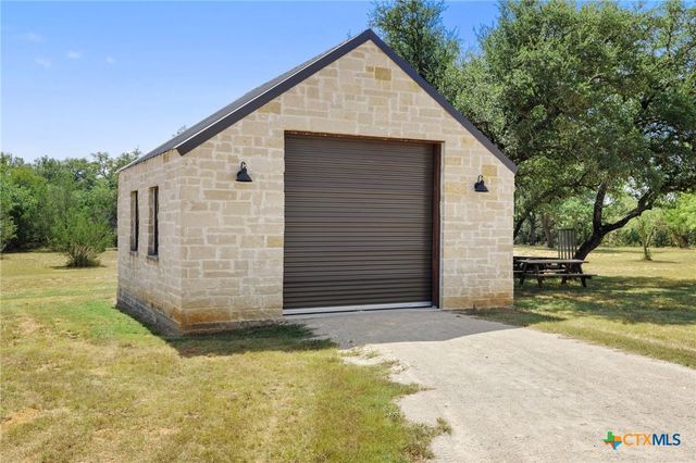 338 Morning Dew Drive, Round Mountain, TX 78663